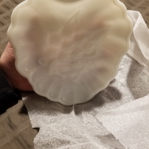 Vintage Milkglass grapes - Picture 11 of 13